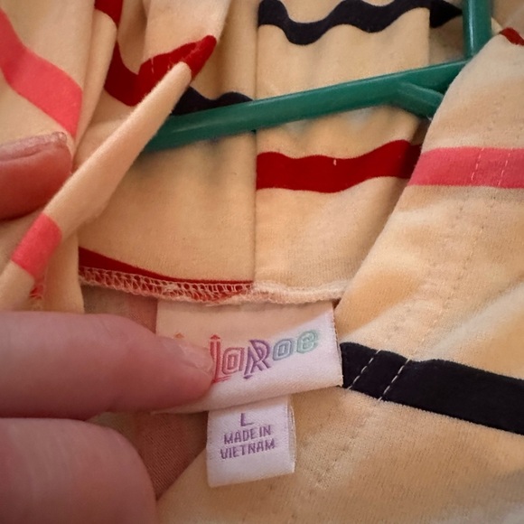 Lularoe Amber Patriotic Stripes hoodie L Patriotic 4th of July 🇺🇸🇺🇸 - Picture 3 of 3